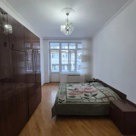 In Baku 110.0 m² apartment is for rent - Image 4