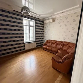 In Baku 260.0 m² house with 8.0 rooms is for rent - Image 3