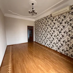 In Baku 260.0 m² house with 8.0 rooms is for rent - Image 4