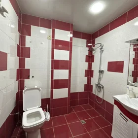 In Baku 70.0 m² apartment is for rent - Image 2