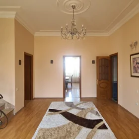 In Baku 500.0 m² house with 7.0 rooms is for rent - Image 3