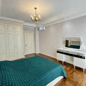 In Baku 98.0 m² apartment is for rent - Image 4