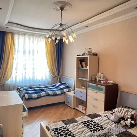 In Baku 90.0 m² apartment is for sale - Image 2