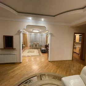 In Baku 90.0 m² apartment is for sale - Image 3