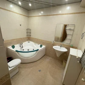 In Baku 90.0 m² apartment is for sale - Image 4