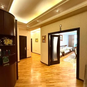 In Baku 155.0 m² apartment is for sale - Image 4