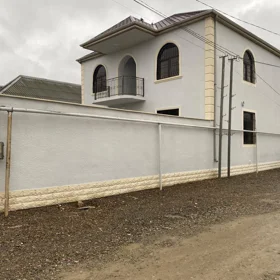 In Baku 200.0 m² apartment is for sale - Image 3