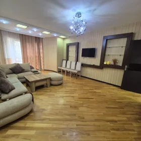 In Baku 70.0 m² apartment is for rent - Image 2