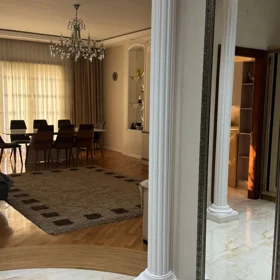 In Baku 137.0 m² apartment is for rent - Image 3