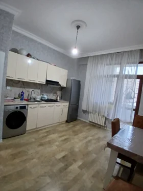 In Baku 90.0 m² apartment is for sale - Image 2