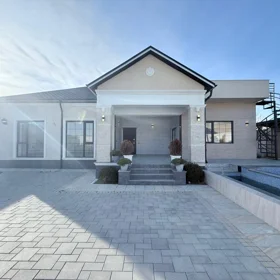 In Baku 185.0 m² house with 4.0 rooms is for sale - Image 2