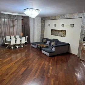 In Baku 220.0 m² apartment is for rent - Image 3