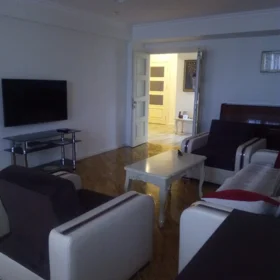 In Baku 90.0 m² apartment is for rent - Image 2