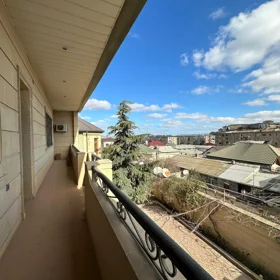 In nan 305.0 m² house with 8.0 rooms is for rent - Image 3