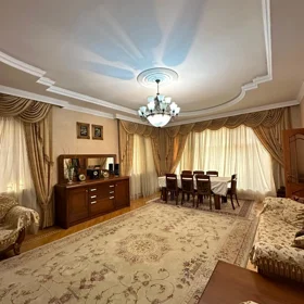 In nan 305.0 m² house with 8.0 rooms is for rent - Image 4