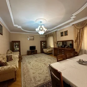 In nan 305.0 m² house with 8.0 rooms is for rent - Image 5