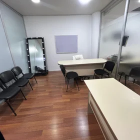 In Baku 17.0 m² commercial is for rent - Image 2