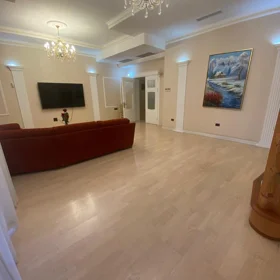 In Baku 230.0 m² apartment is for rent - Image 2