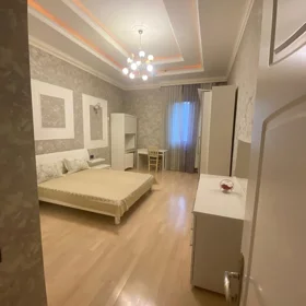 In Baku 230.0 m² apartment is for rent - Image 4