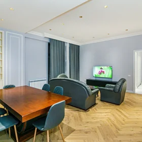 In Baku 140.0 m² apartment is for rent - Image 2