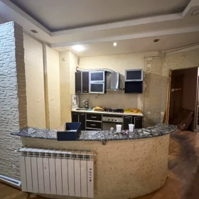 In Baku 100.0 m² apartment is for rent - Image 2