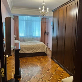 In Baku 205.0 m² apartment is for sale - Image 3