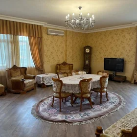 In Baku 170.0 m² apartment is for rent - Image 4