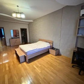 In Baku 136.0 m² apartment is for rent - Image 5