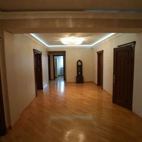 In Baku 178.0 m² apartment is for rent - Image 2