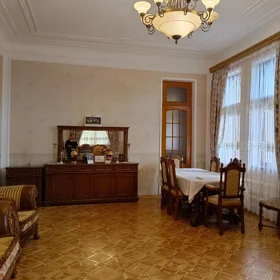 In Baku 300.0 m² house with 6.0 rooms is for rent - Image 3