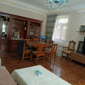 In Baku 300.0 m² house with 6.0 rooms is for rent - Image 5