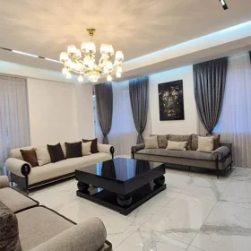 In Baku 192.0 m² apartment is for sale - Image 3