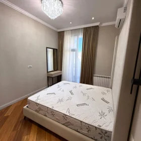 In Baku 200.0 m² apartment is for rent - Image 4