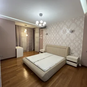 In Baku 145.0 m² apartment is for rent - Image 3