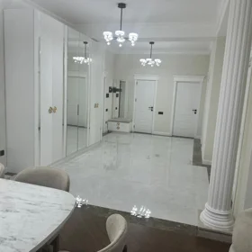 In Baku 130.0 m² apartment is for rent - Image 3