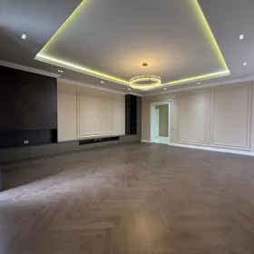 In Baku 235.0 m² apartment is for sale - Image 2