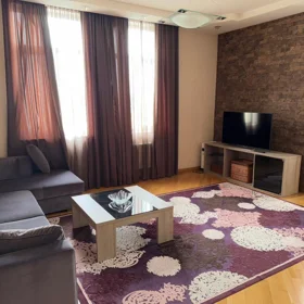 In Baku 90.0 m² apartment is for sale - Image 2