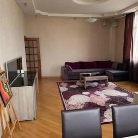 In Baku 90.0 m² apartment is for sale - Image 3