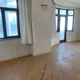 In Baku 237.0 m² apartment is for sale - Image 2