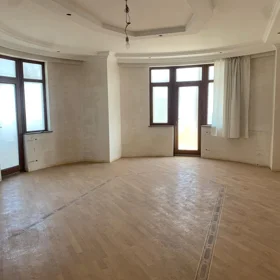 In Baku 237.0 m² apartment is for sale - Image 5