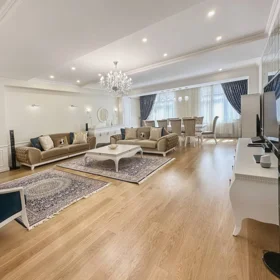 In Baku 205.0 m² apartment is for rent - Image 2