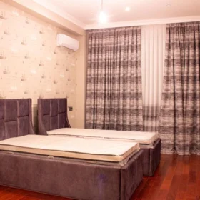 In Baku 245.0 m² apartment is for rent - Image 5