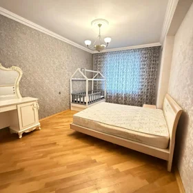 In Baku 140.0 m² apartment is for rent - Image 2
