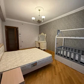 In Baku 140.0 m² apartment is for rent - Image 3