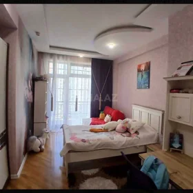 In Baku 180.0 m² apartment is for sale - Image 3