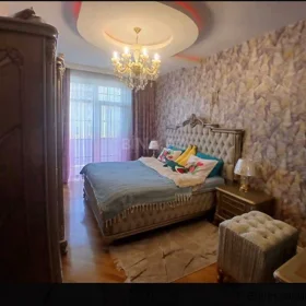 In Baku 180.0 m² apartment is for sale - Image 5