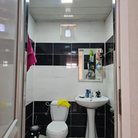 In Baku 100.0 m² house with 4.0 rooms is for sale - Image 2