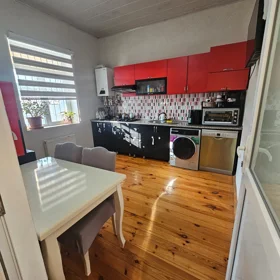 In Baku 100.0 m² house with 4.0 rooms is for sale - Image 3