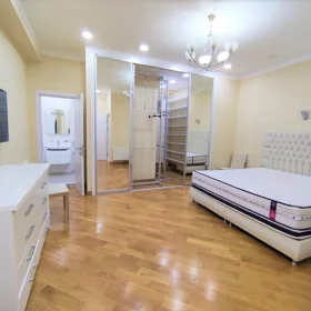 In Baku 110.0 m² apartment is for rent - Image 3