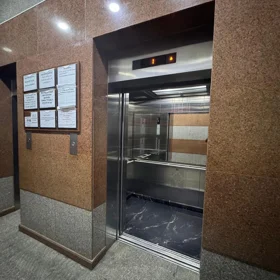 In Baku 170.0 m² apartment is for sale - Image 3